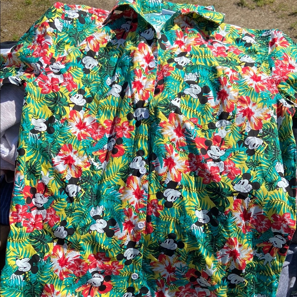 Men’s Disney button up shirt